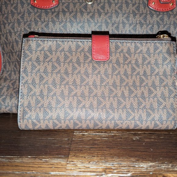 Michael Kors Wallet - Picture 2 of 8